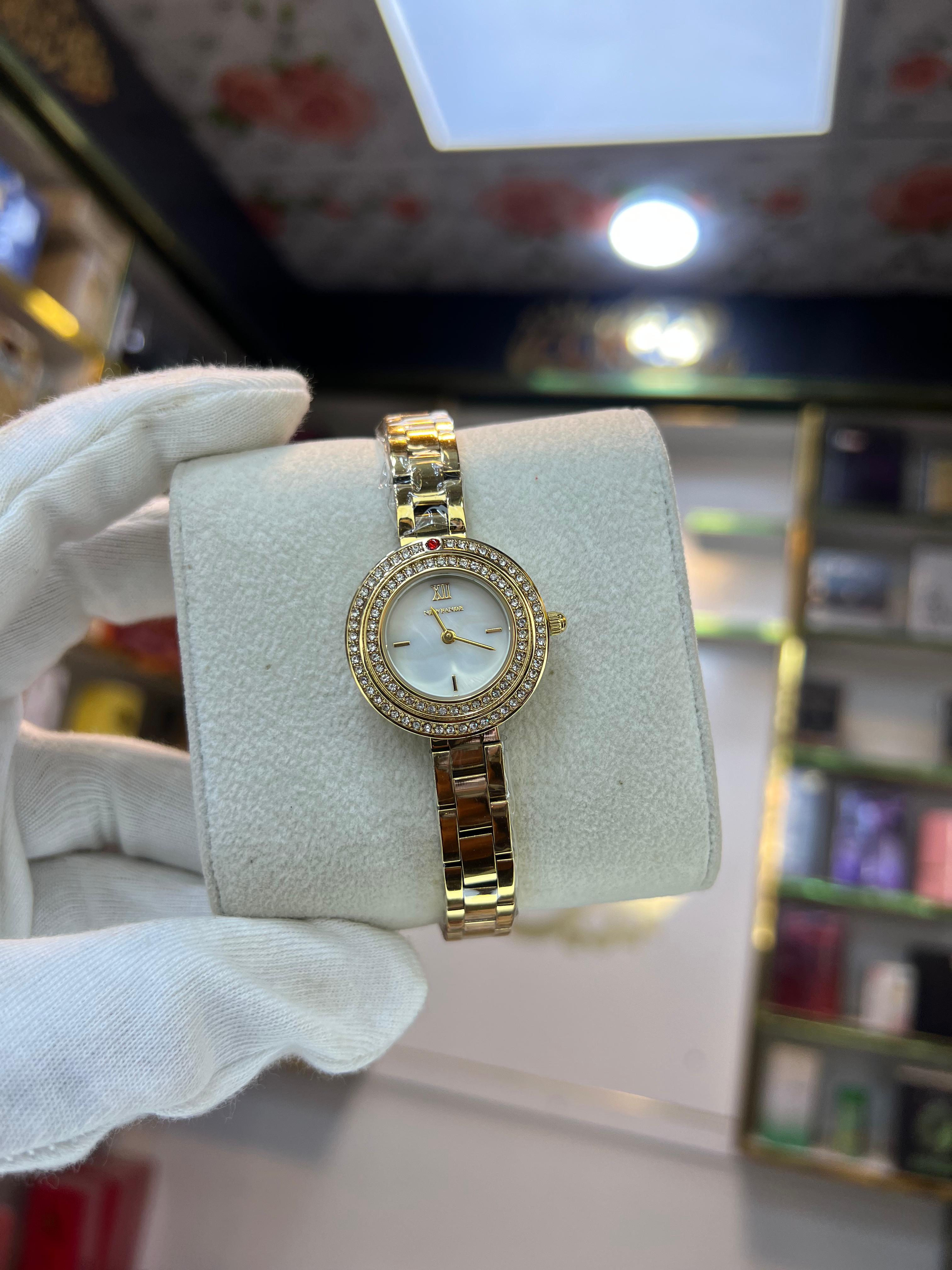 NEWFANDE Pearl Gold crystal bezel bracelet watch