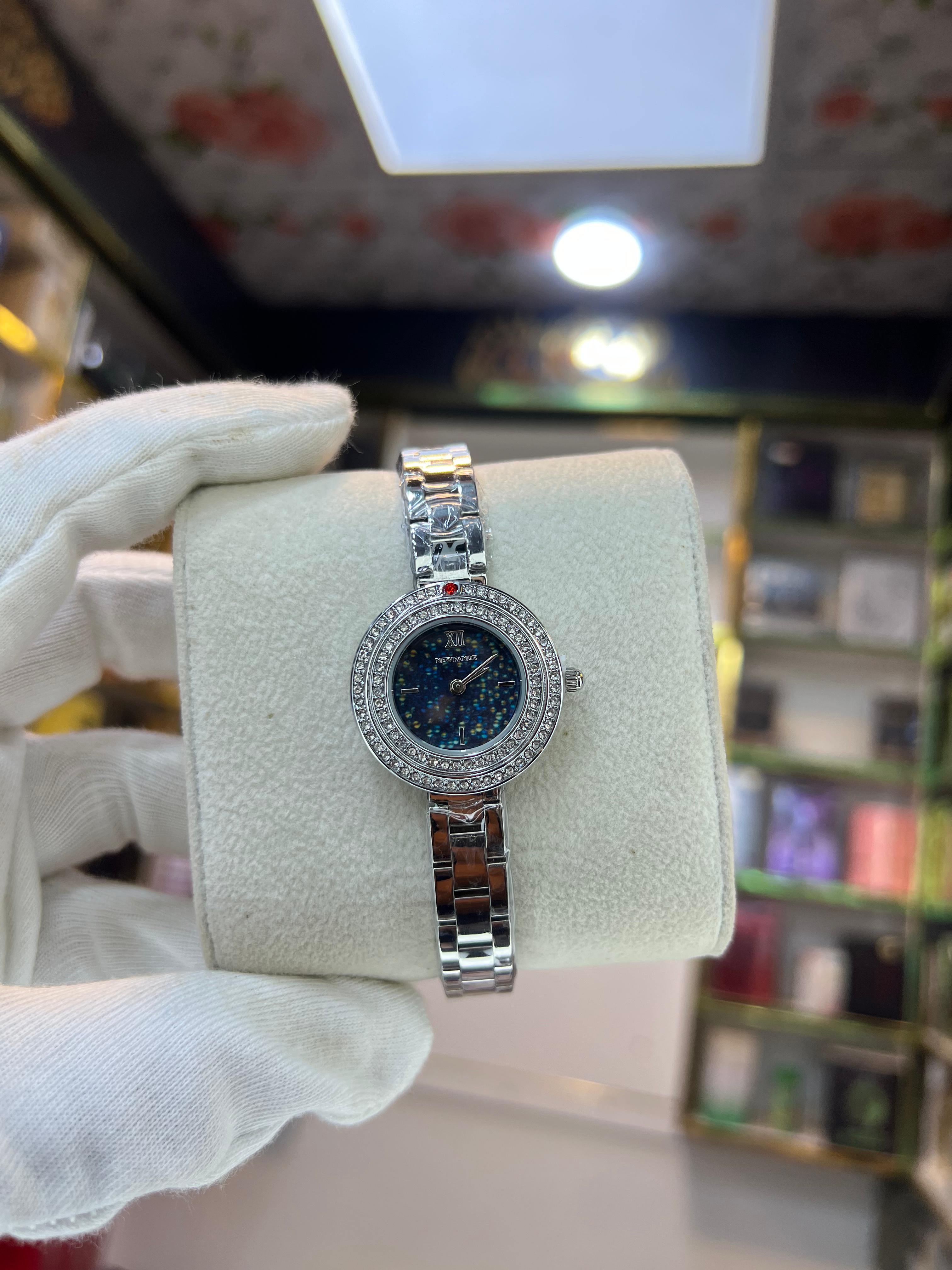 NEWFANDE Celeste Silver crystal bezel bracelet watch