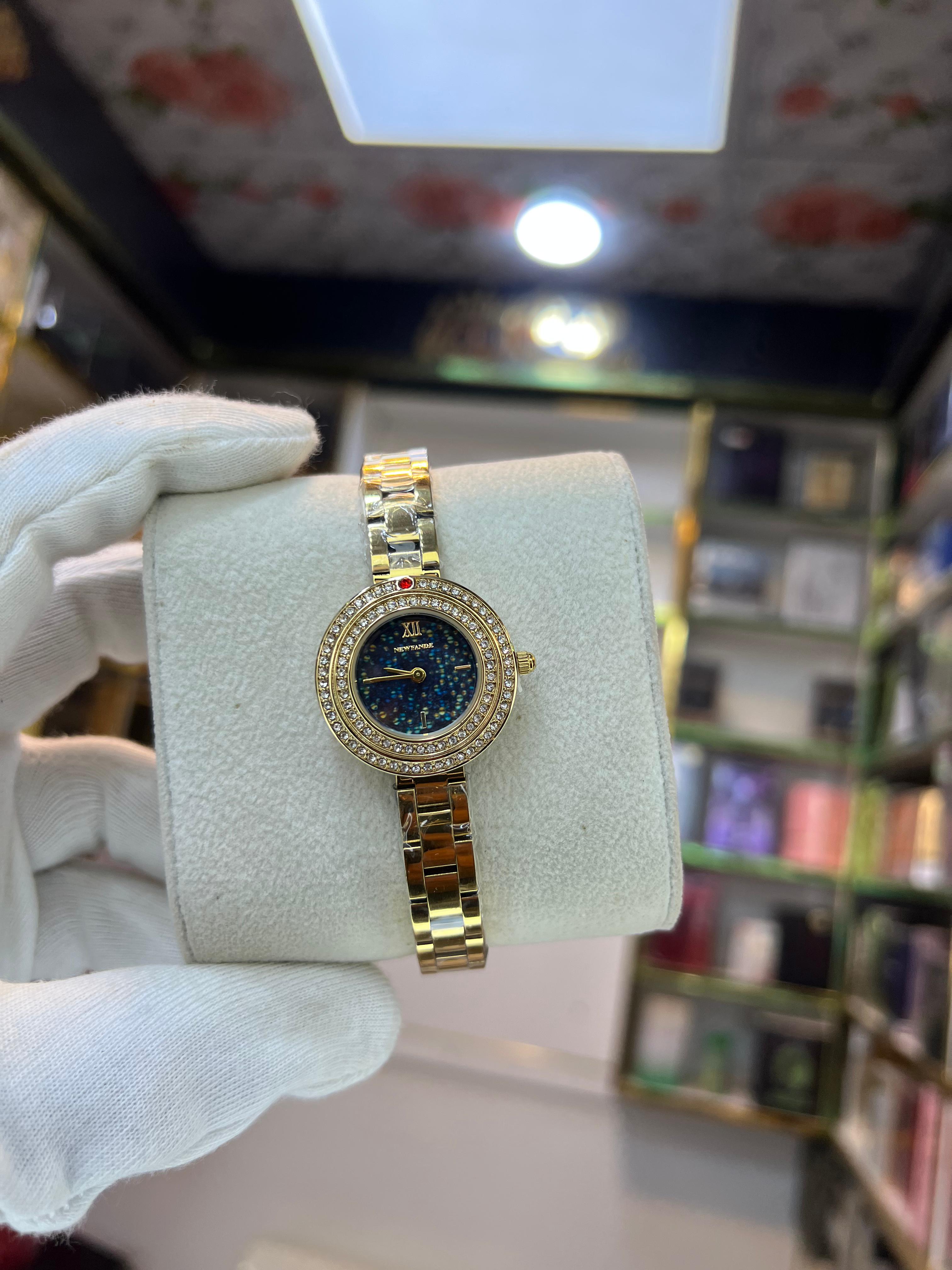 NEWFANDE Golden Celeste crystal bezel gold bracelet watch